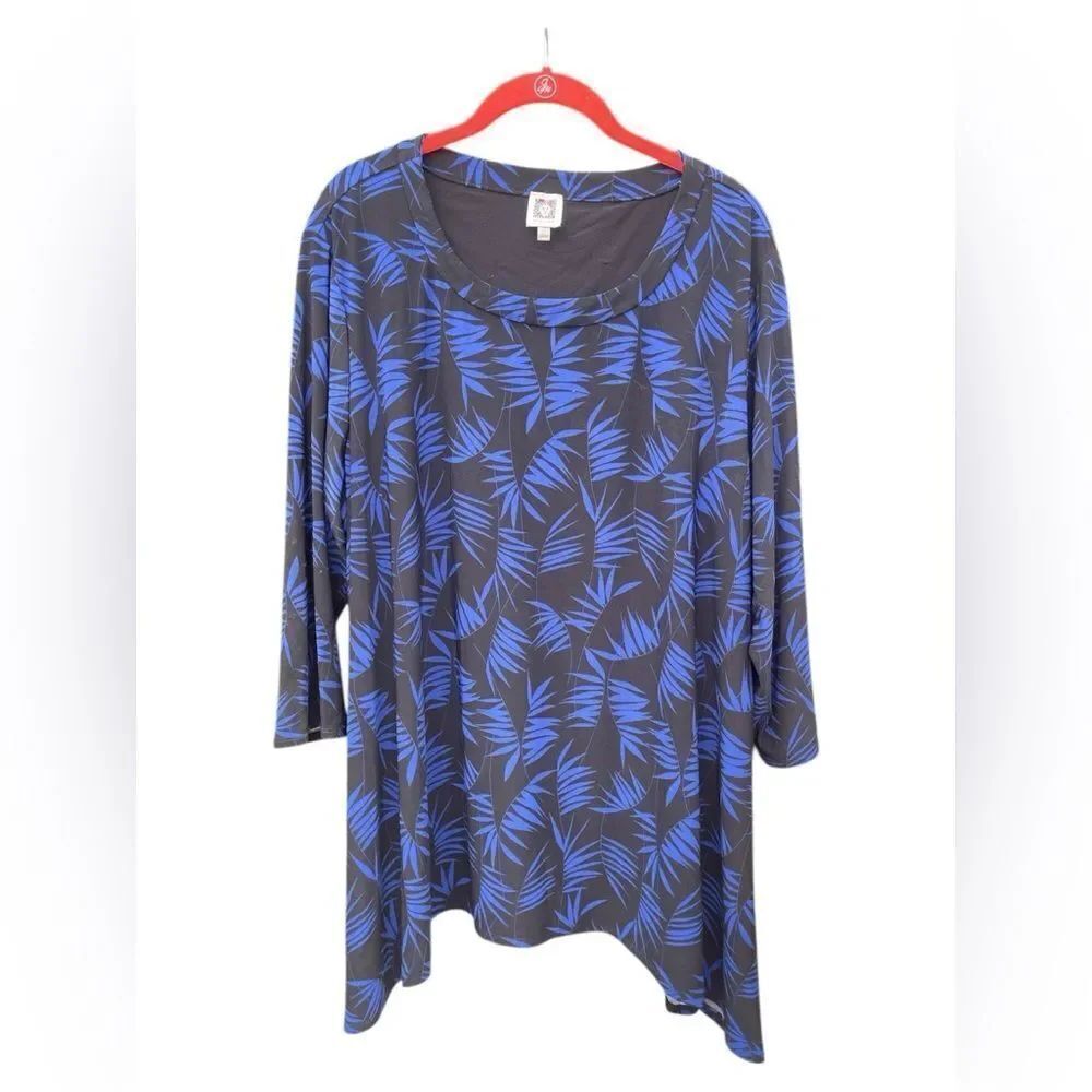 Anne Klein Black and Blue Leaf Print 3/4 Silky Smooth stretchy Sleeve Top